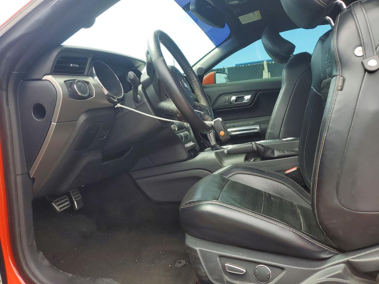 2015 Ford Mustang Оранжевый vin: 1FA6P8TH1F5398231