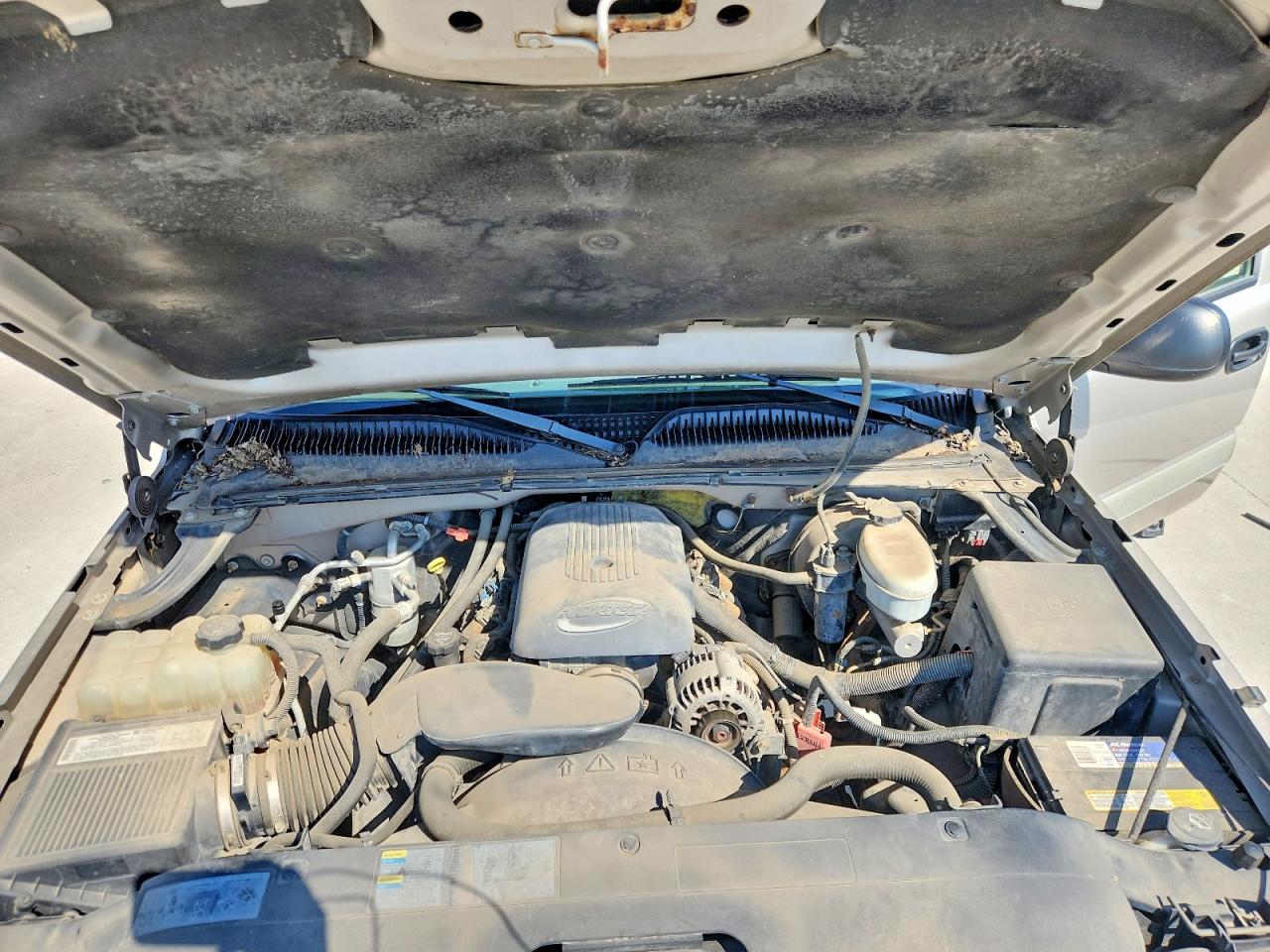 2004 Chevrolet Silverado K1500 Серебряный vin: 1GCEK19T74E207805