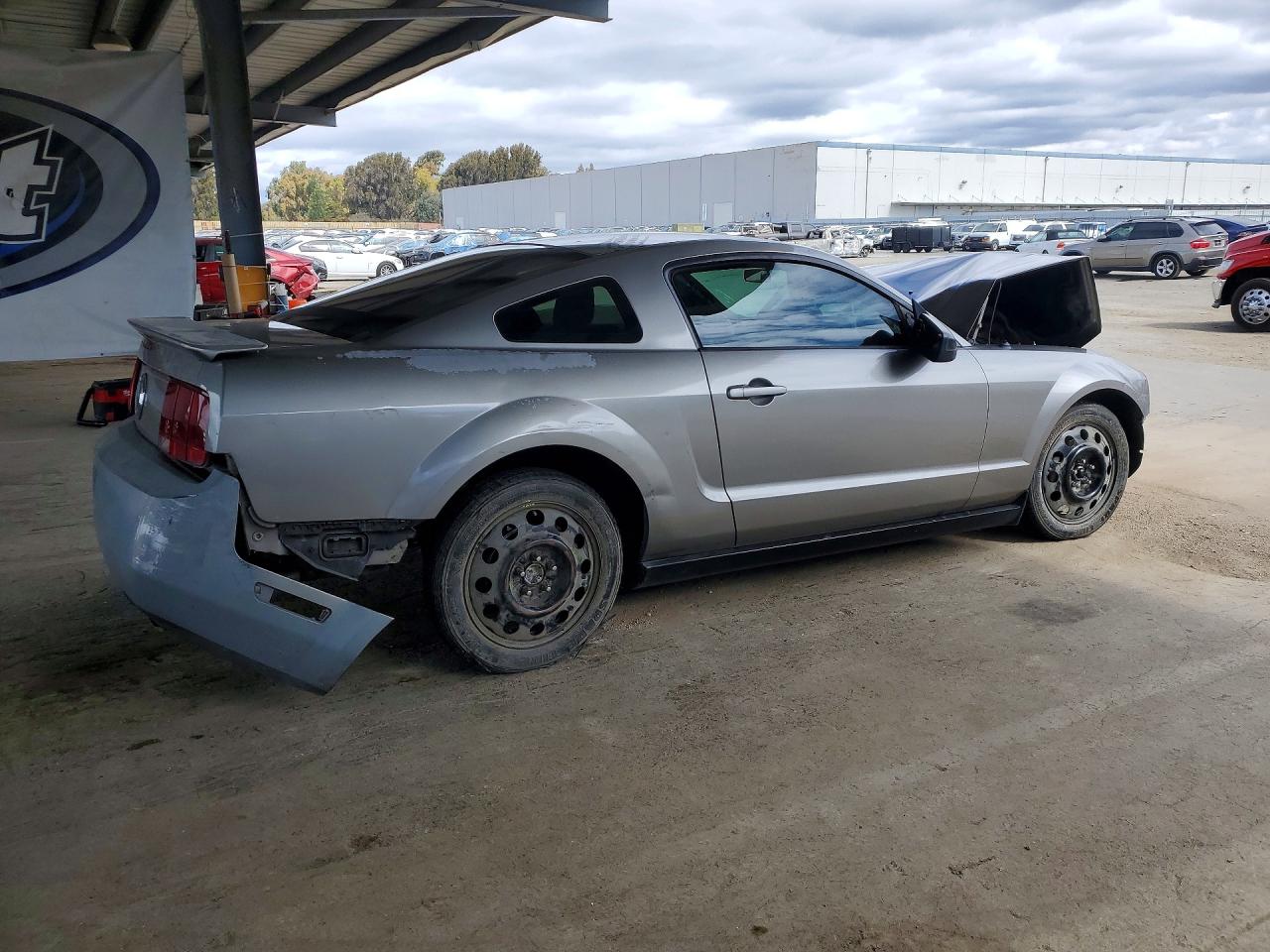 2008 Ford Mustang Gray vin: 1ZVHT80N785163342