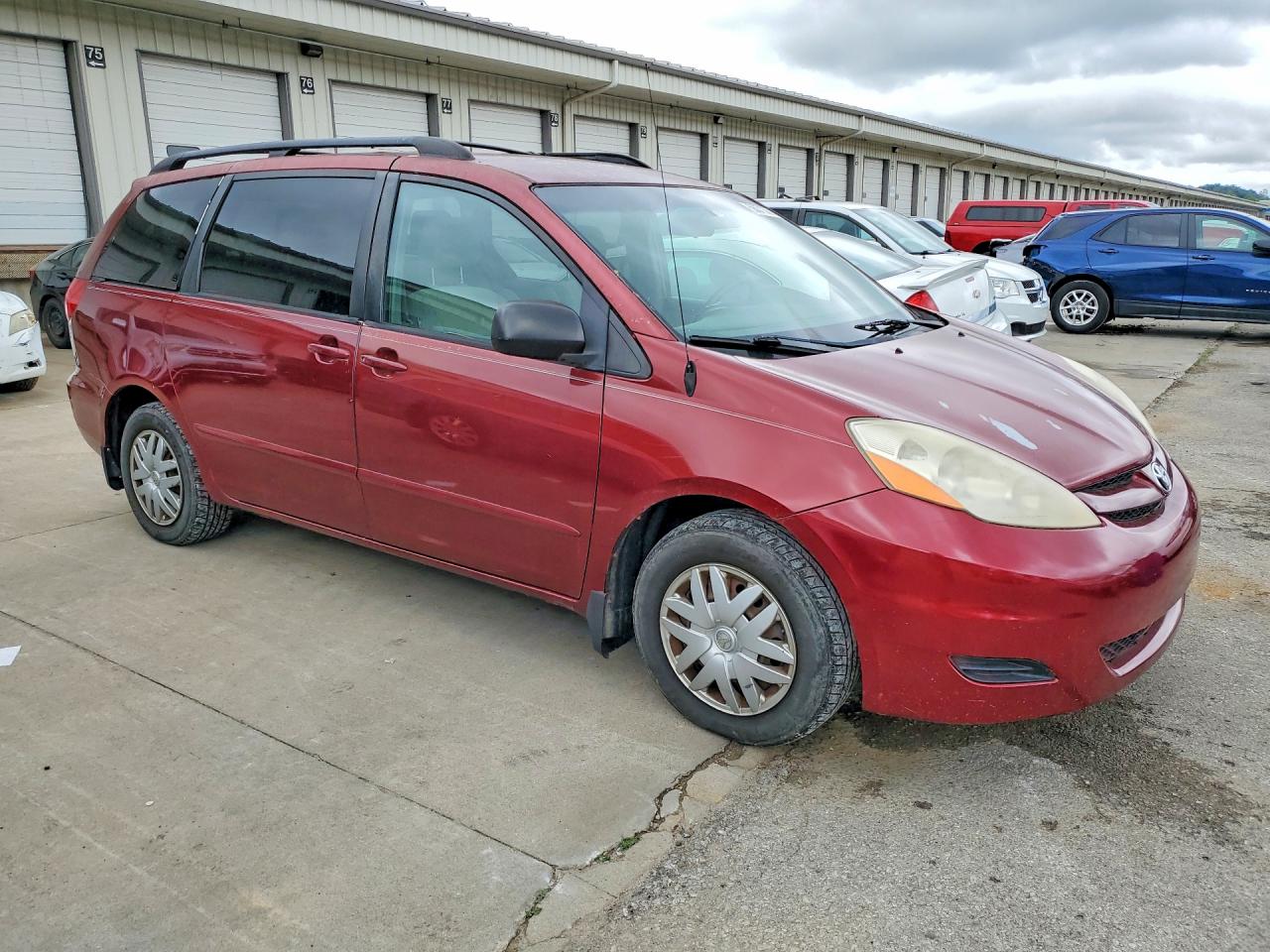 2008 Toyota Sienna Le 7-passenger Red vin: 5TDZK23C18S194243