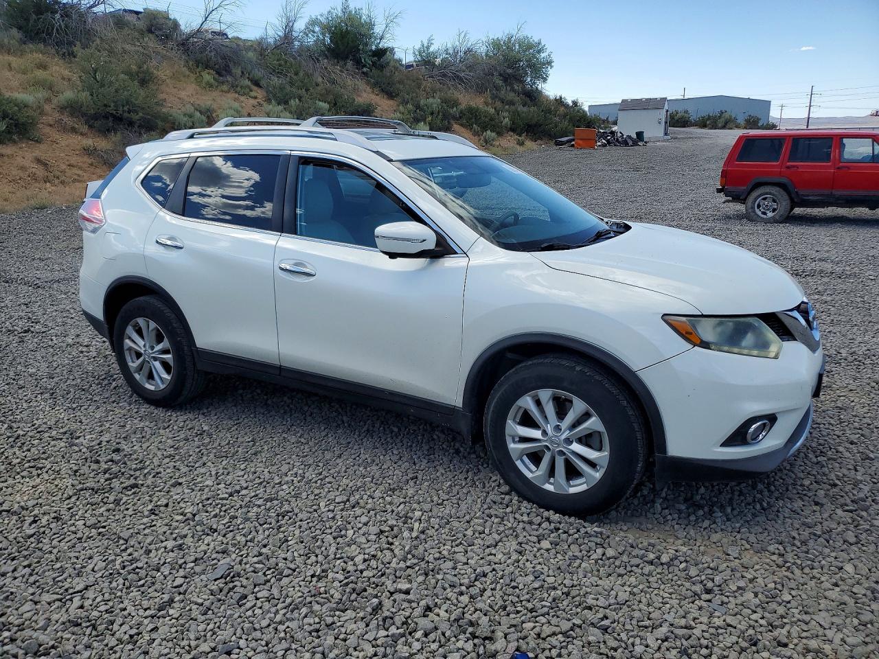 2015 Nissan Rogue Sv Белый vin: 5N1AT2MKXFC831429