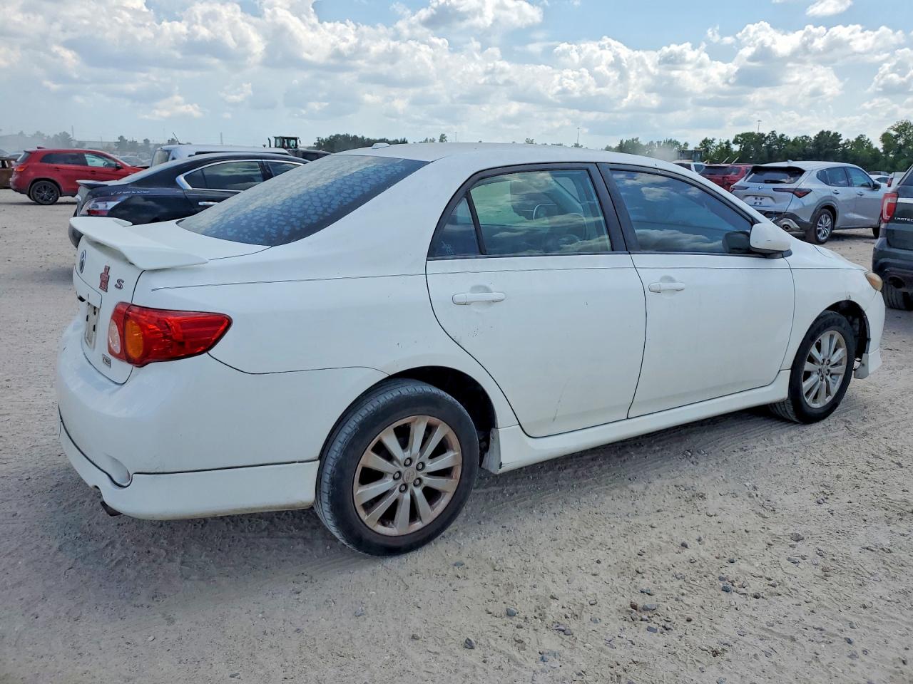 2010 Toyota Corolla S Белый vin: 1NXBU4EE1AZ204000