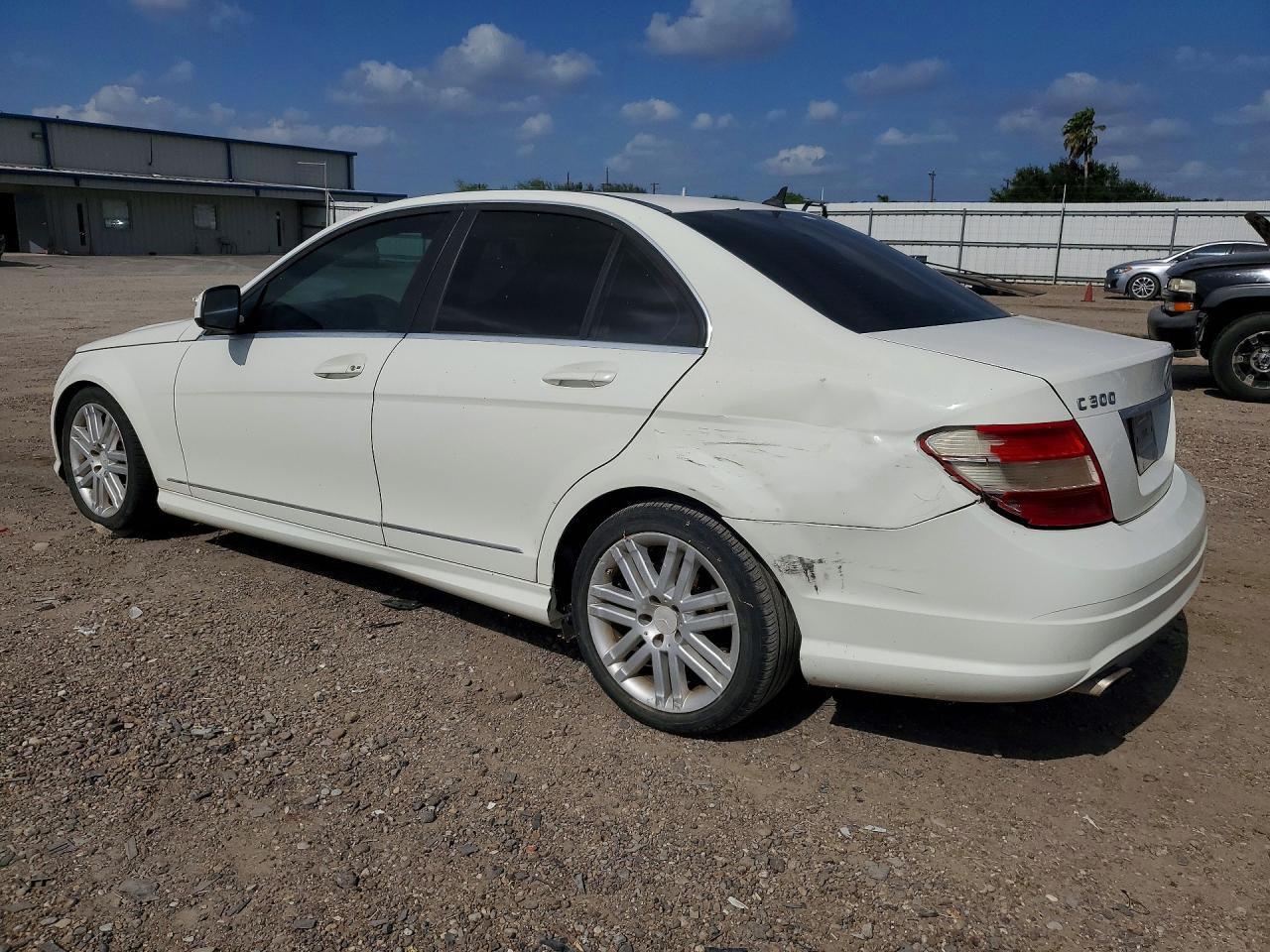 2009 Mercedes-benz C 300 White vin: WDDGF54X89R052511