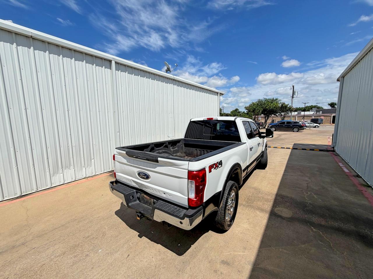 2017 Ford F250 Super Duty White vin: 1FT7W2BT0HEB94950
