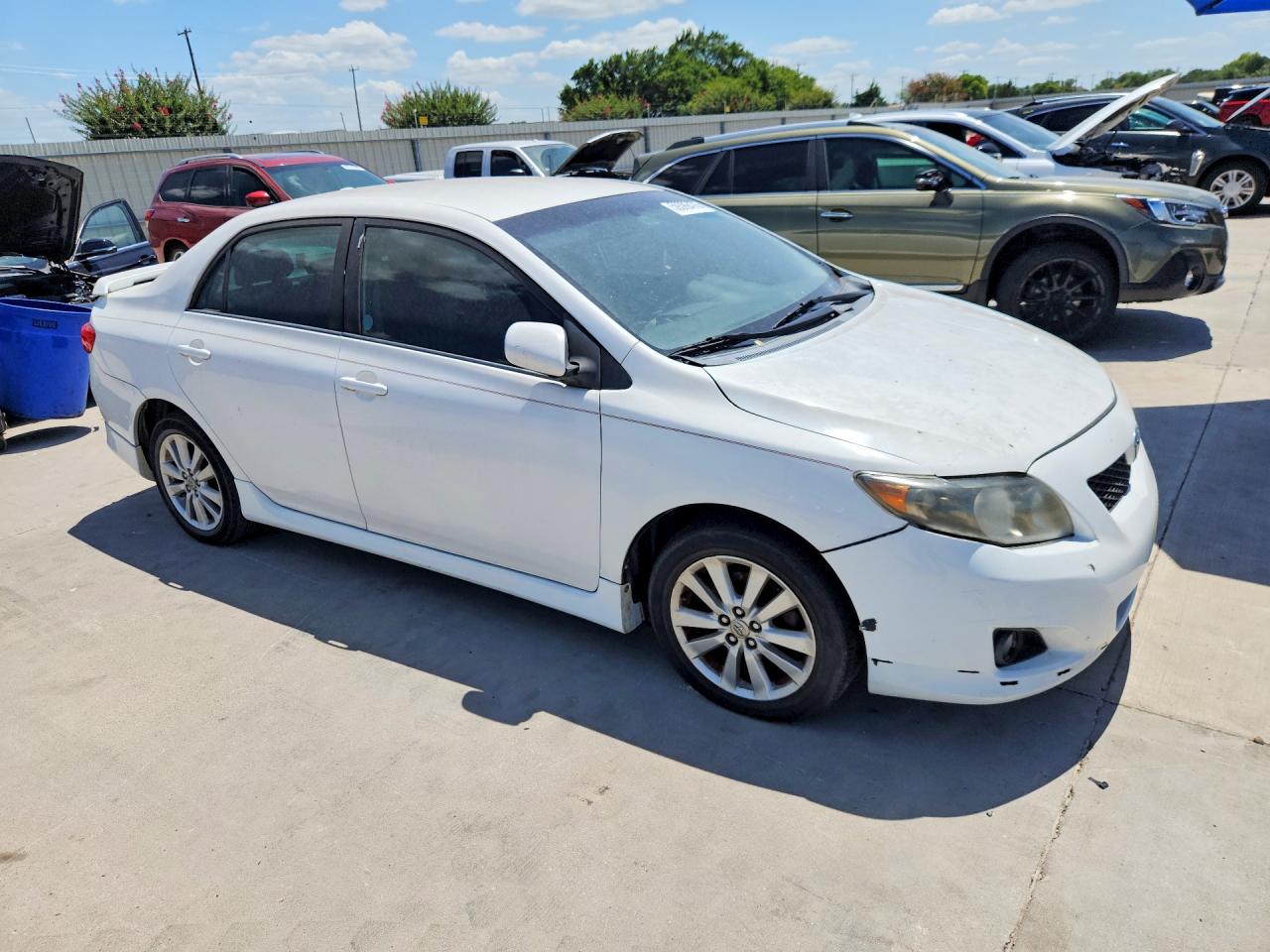 2010 Toyota Corolla S Белый vin: 1NXBU4EE5AZ200130