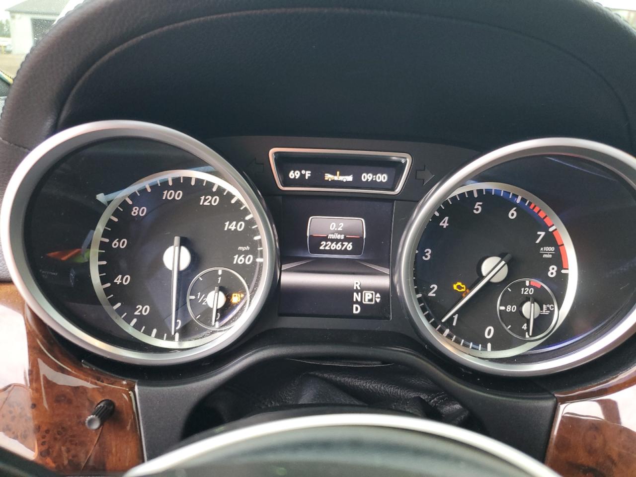 2013 Mercedes-benz Ml 550 4matic White vin: 4JGDA7DB9DA228058