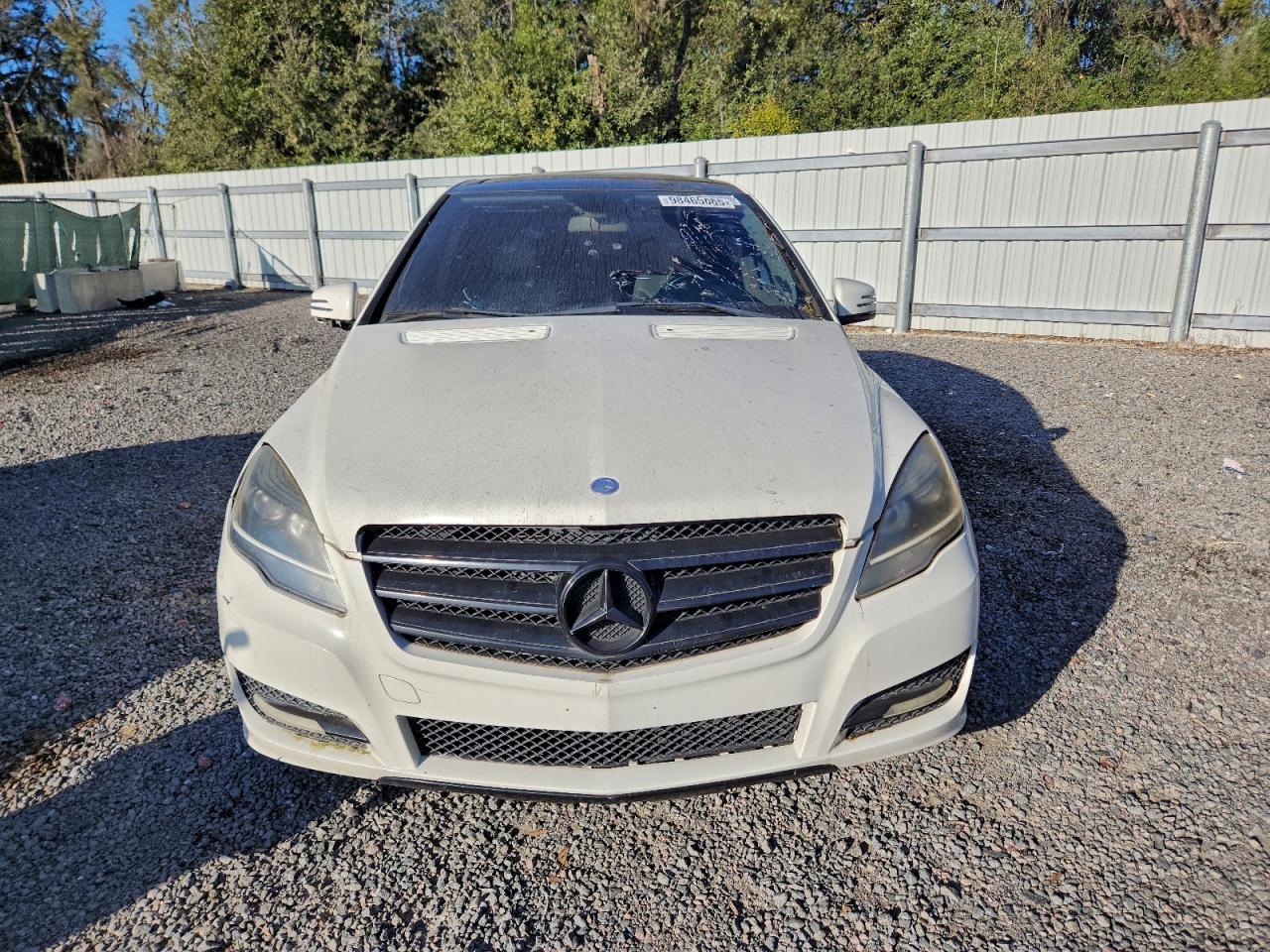 2012 Mercedes-benz R 350 4matic White vin: 4JGCB5HE6CA146210
