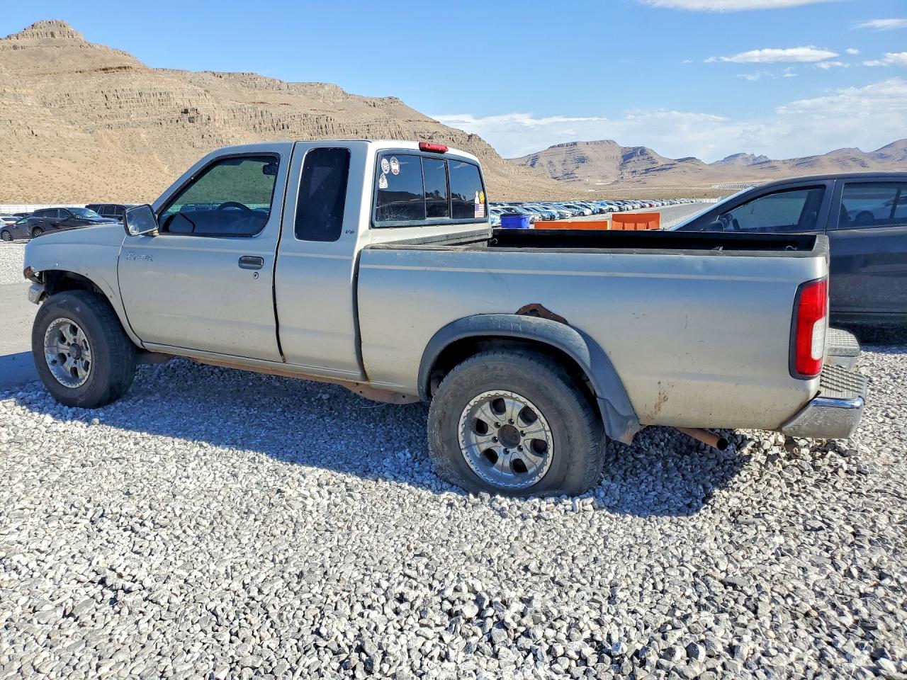 1999 Nissan Frontier Xe-v6 Silver vin: 1N6ED26Y2XC321983