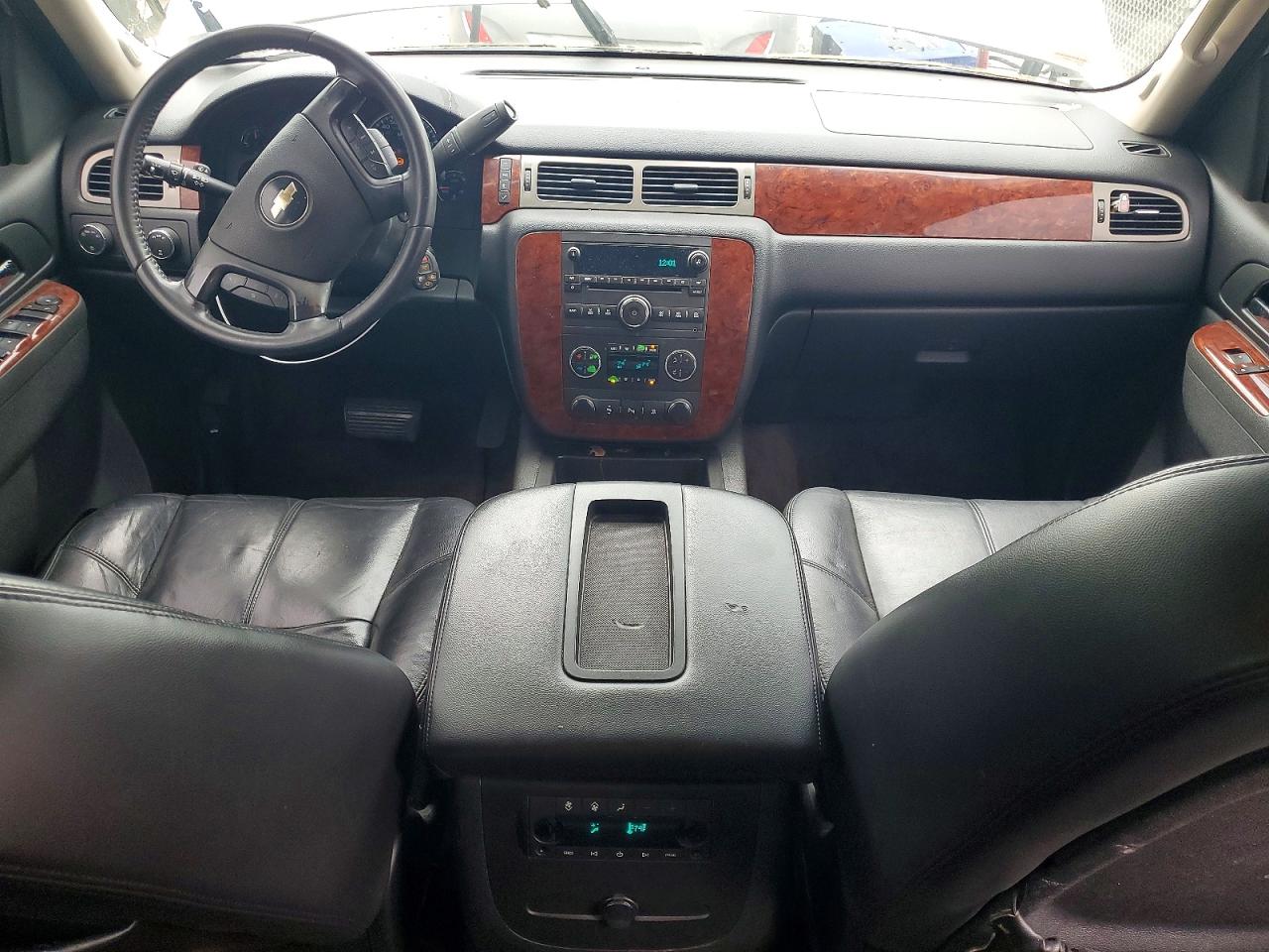 2010 Chevrolet Tahoe K1500 Lt Серебряный vin: 1GNUKBE05AR127167
