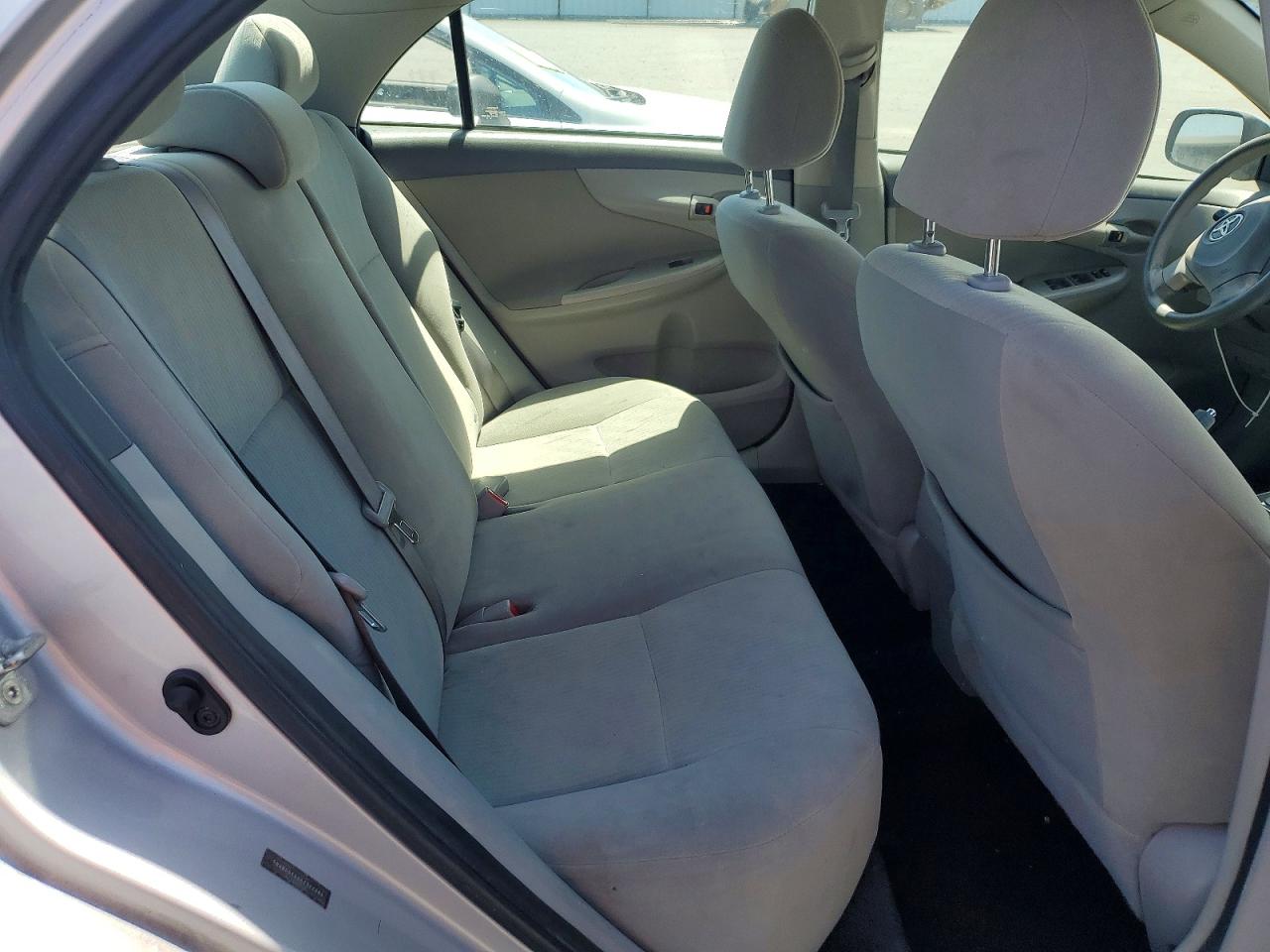 2010 Toyota Corolla Le Серебряный vin: 1NXBU4EE6AZ322284