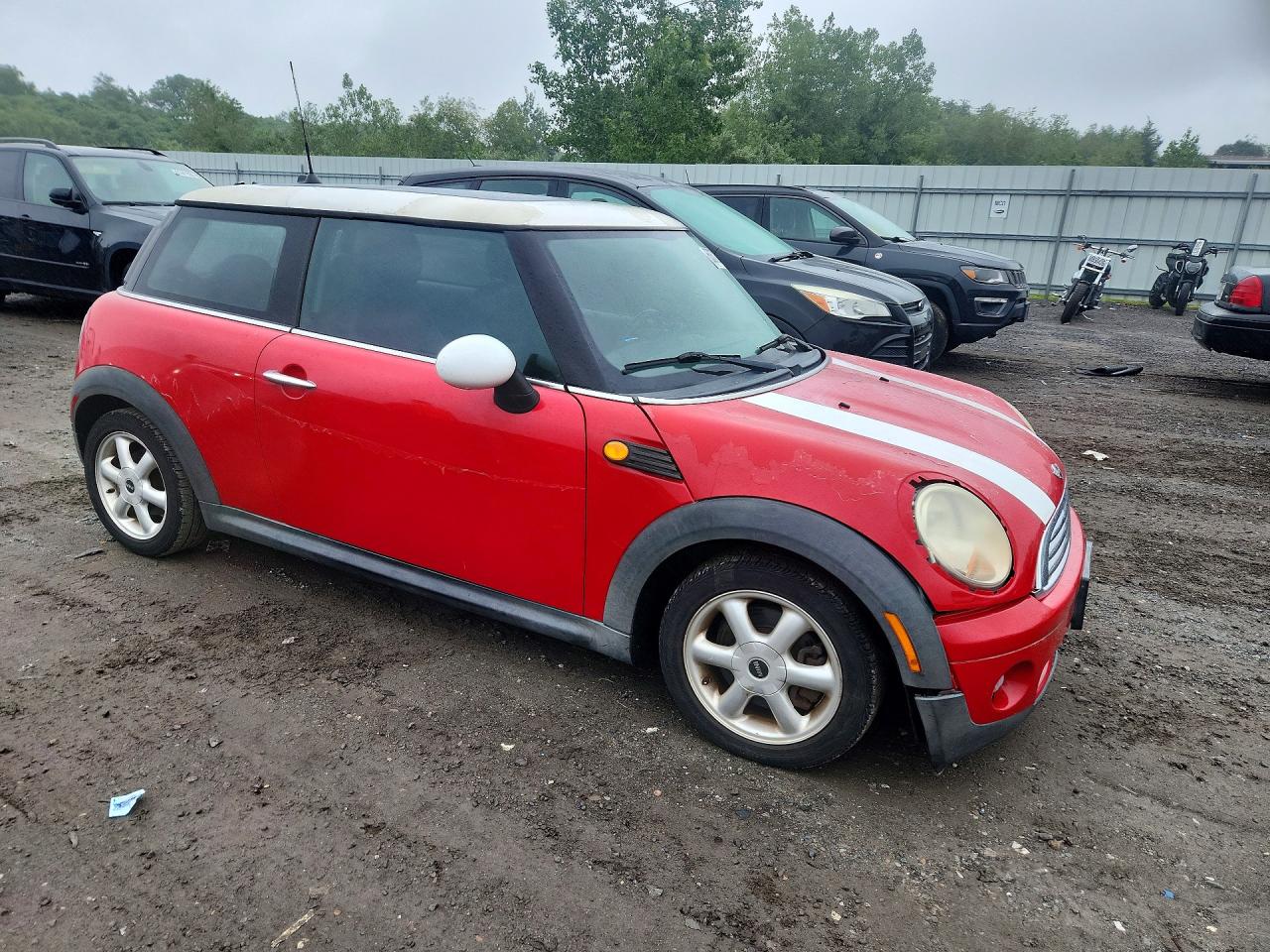2009 Mini Cooper Red vin: WMWMF33529TW76970