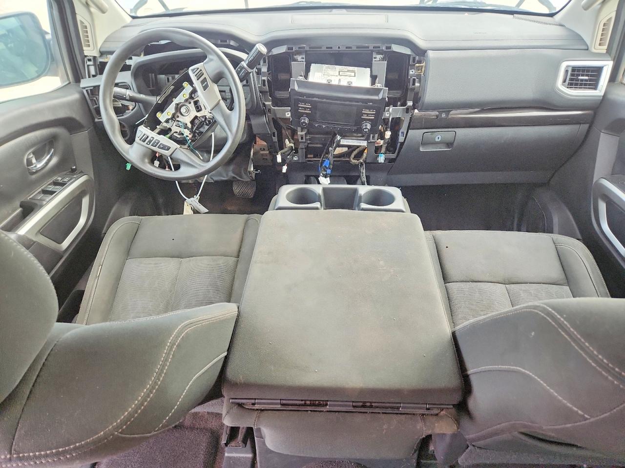 2017 Nissan Titan S Серебряный vin: 1N6AA1EK2HN518012