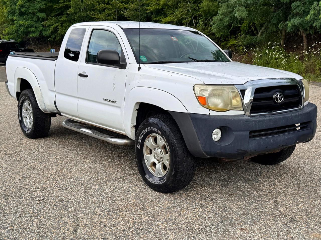 2006 Toyota Tacoma V6 White vin: 5TEUU42N86Z147570