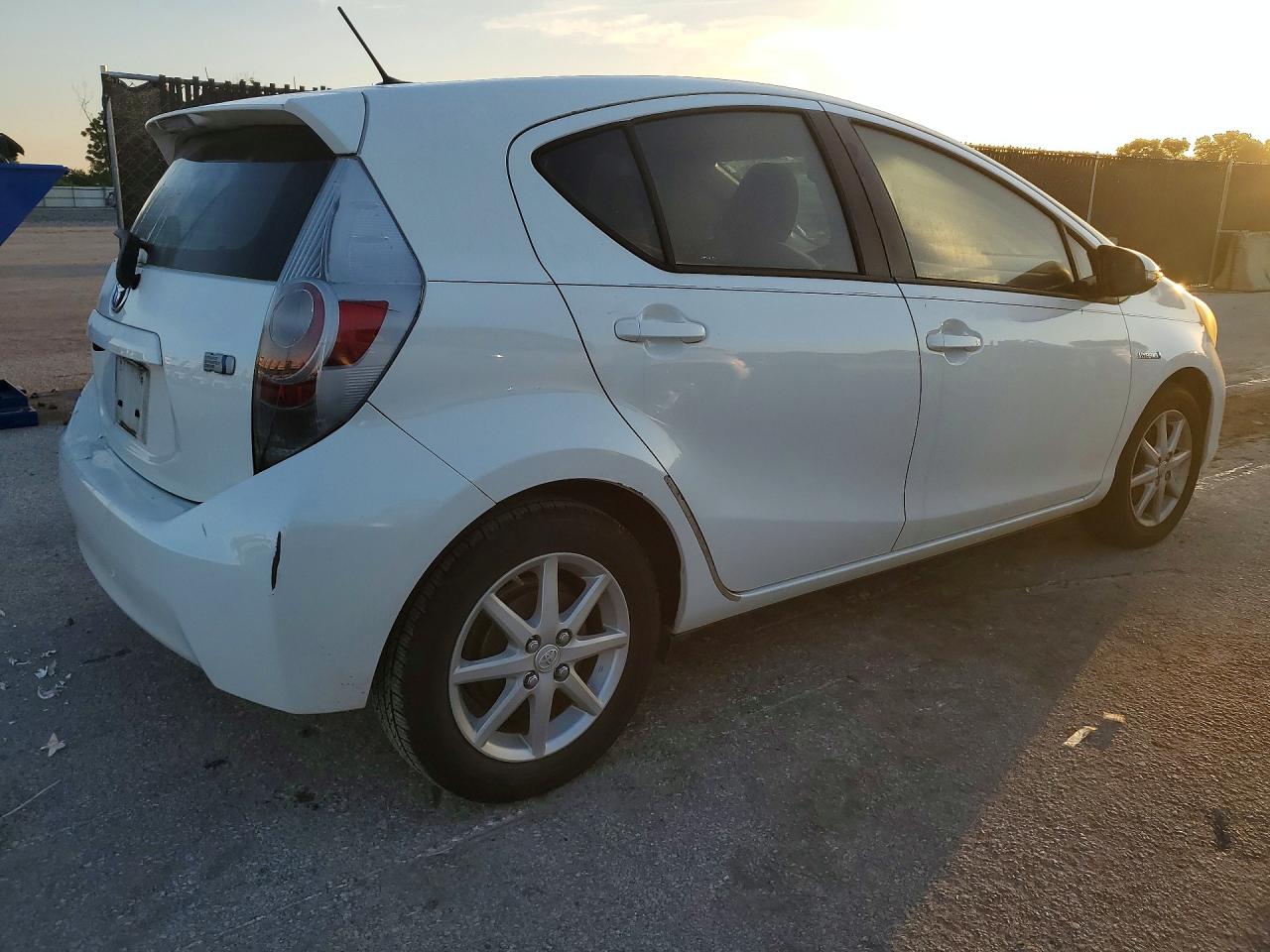 2012 Toyota Prius C Three White vin: JTDKDTB31C1508854