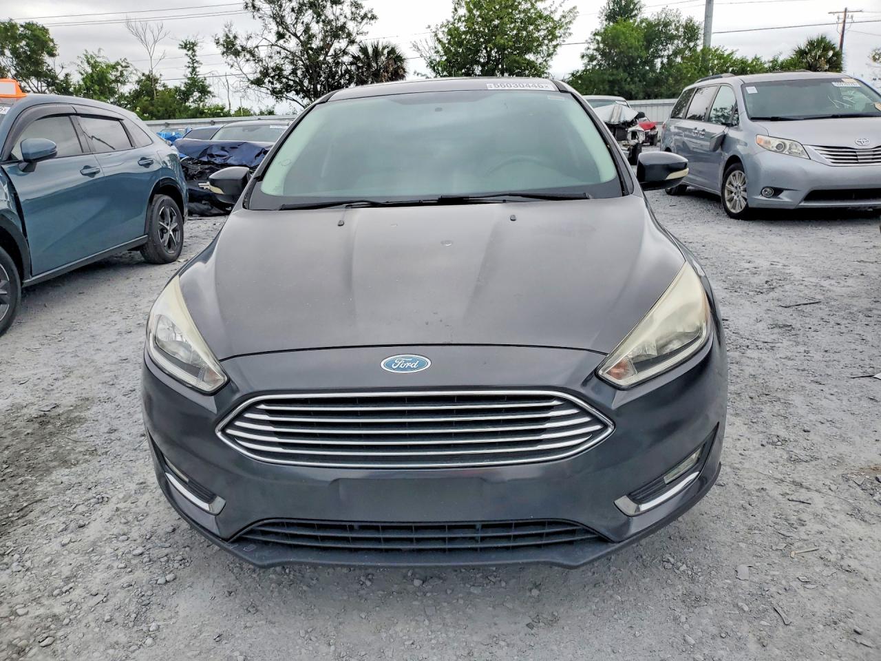 2018 Ford Focus Titanium Gray vin: 1FADP3J2XJL294124