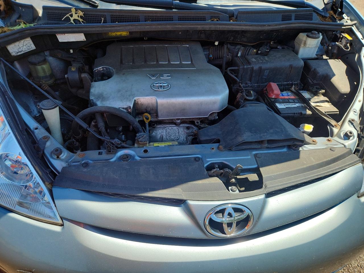 2008 Toyota Sienna Le 7-passenger Gray vin: 5TDZK23C08S211694