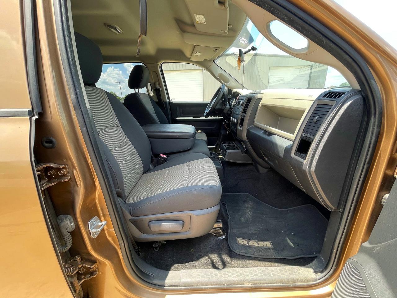 2011 Dodge Ram 1500 Gold vin: 1D7RB1CT5BS654146