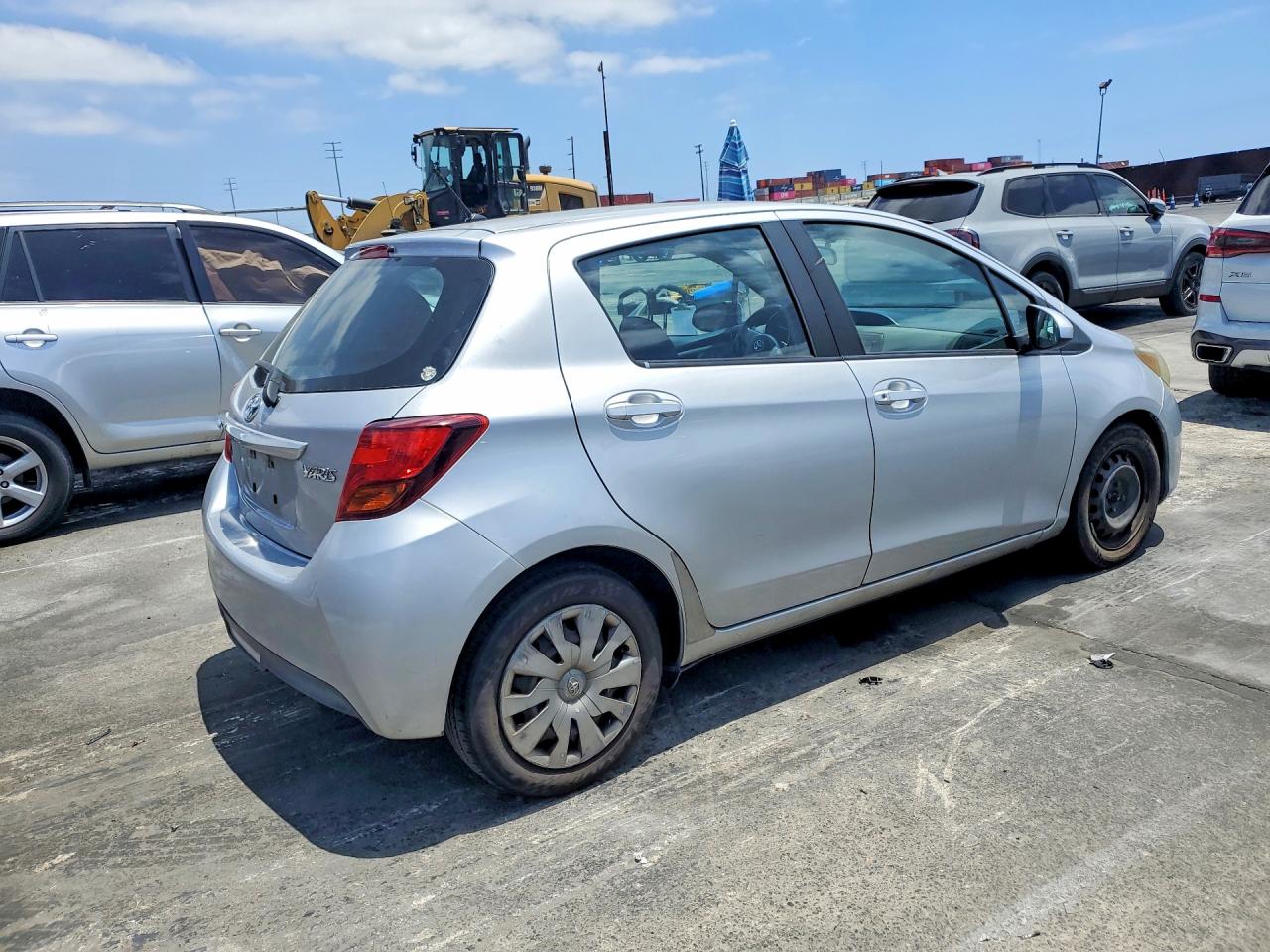 2015 Toyota Yaris 5-door L Silver vin: VNKKTUD31FA035281