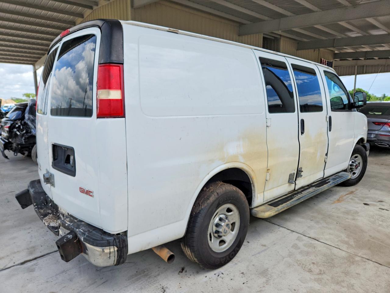 2014 Gmc Savana G2500 White vin: 1GTW7FCA5E1912279