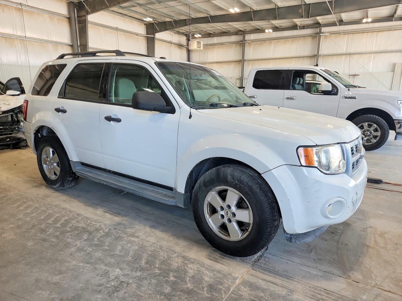 2010 Ford Escape Xlt White vin: 1FMCU9DG8AKC35177