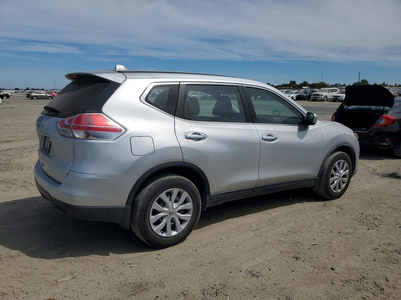 2015 Nissan Rogue S Silver vin: KNMAT2MT7FP513502
