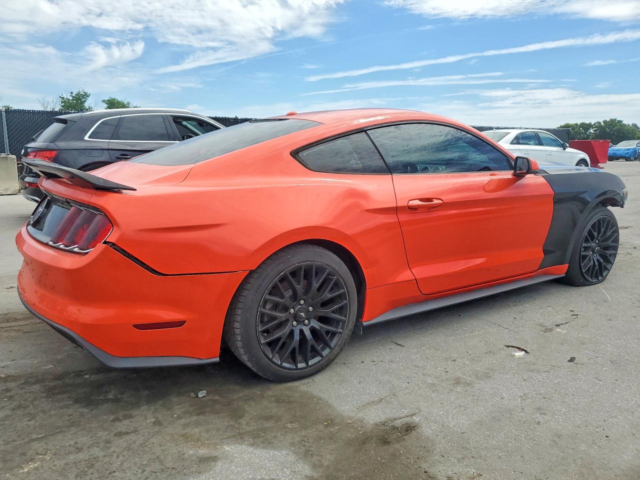 2015 Ford Mustang Оранжевый vin: 1FA6P8TH1F5398231