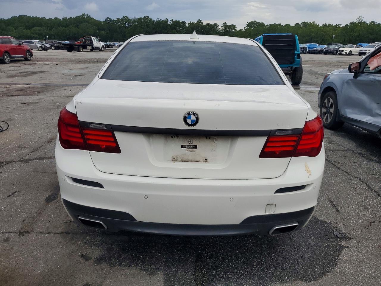 2015 Bmw 750 I Белый vin: WBAYA8C52FD825364