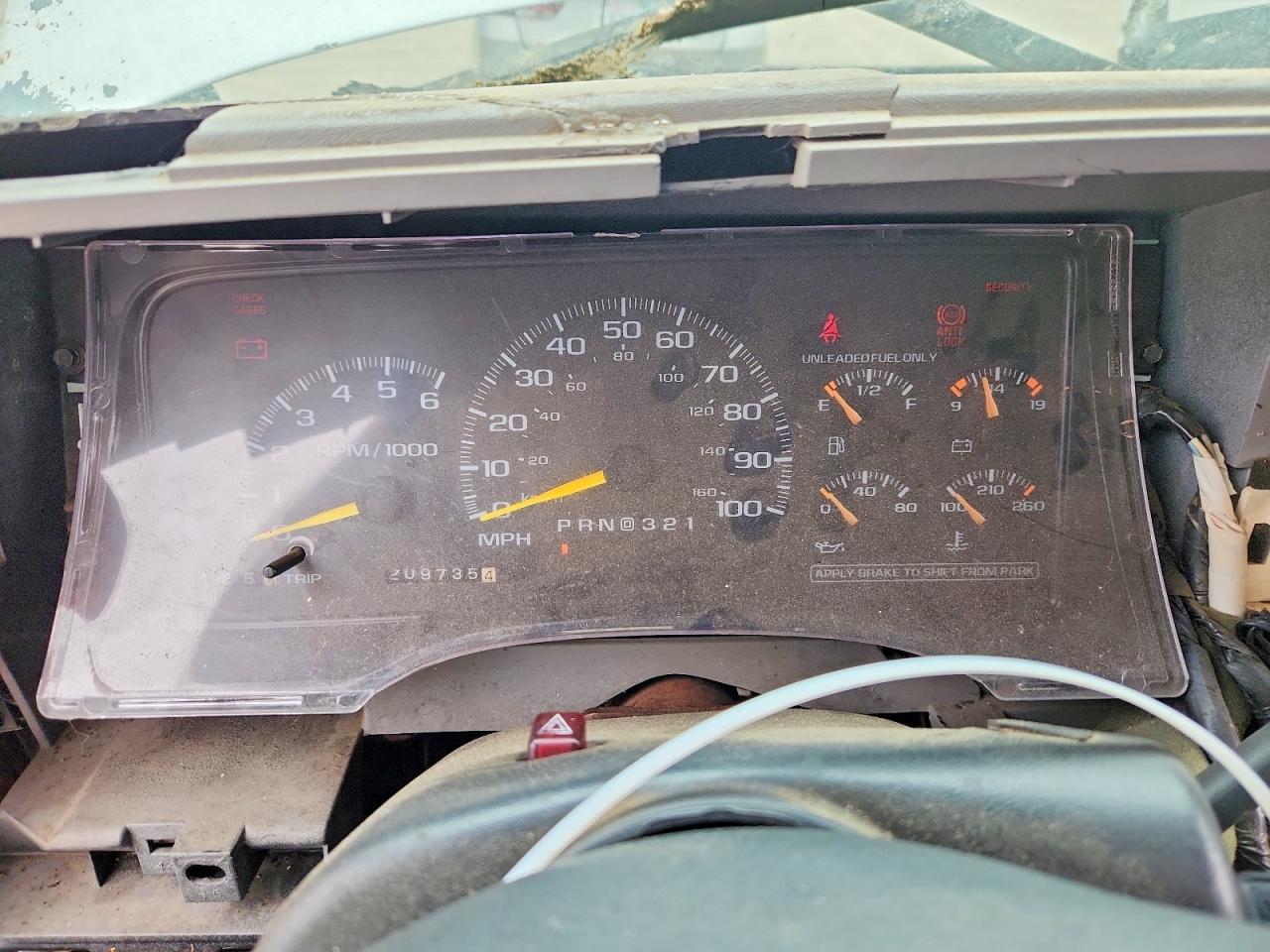 1999 Chevrolet Suburban K2500 White vin: 1GNGK26J5XJ489687