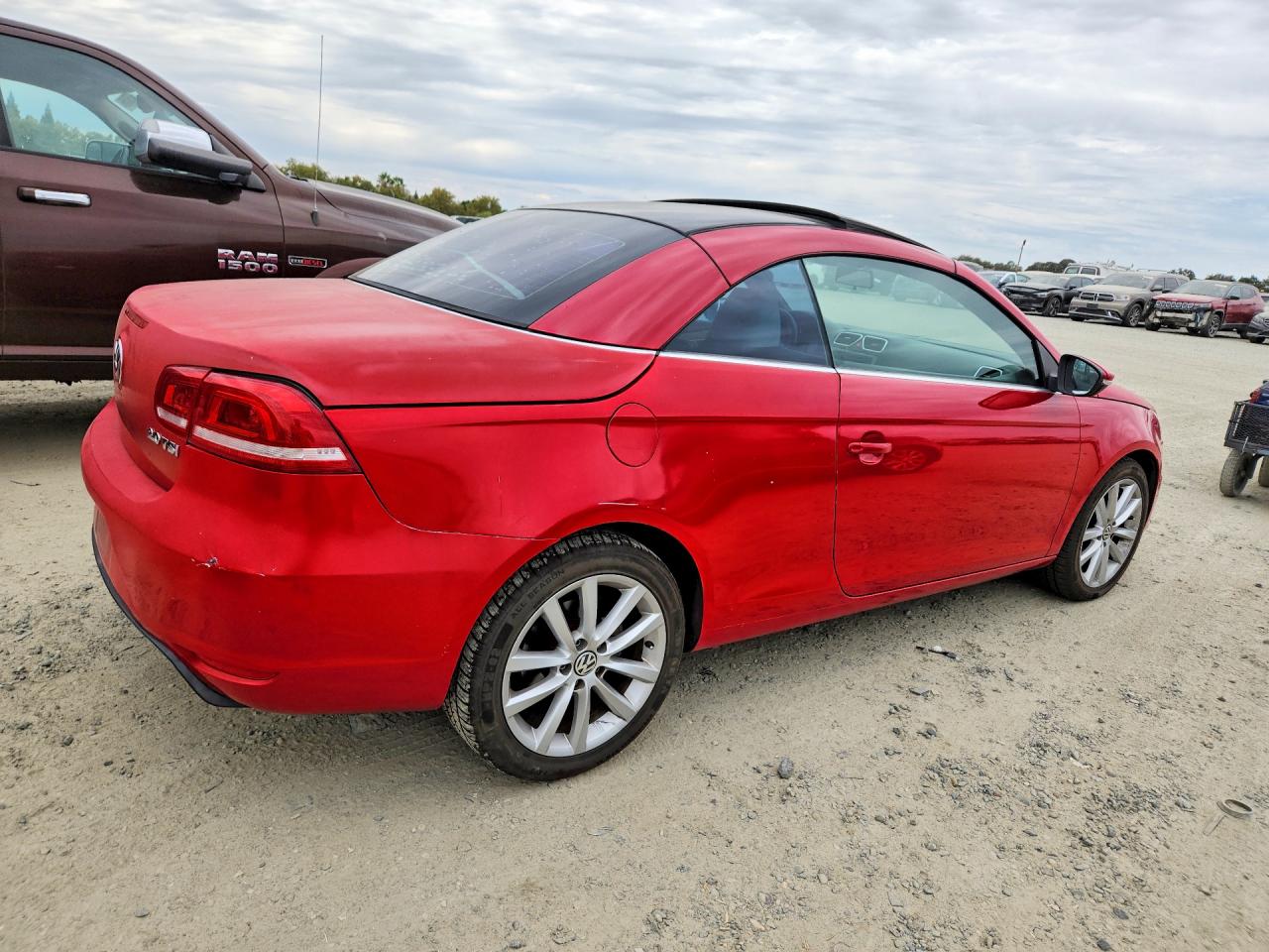 2012 Volkswagen Eos Komfort Red vin: WVWBW7AH0CV016470
