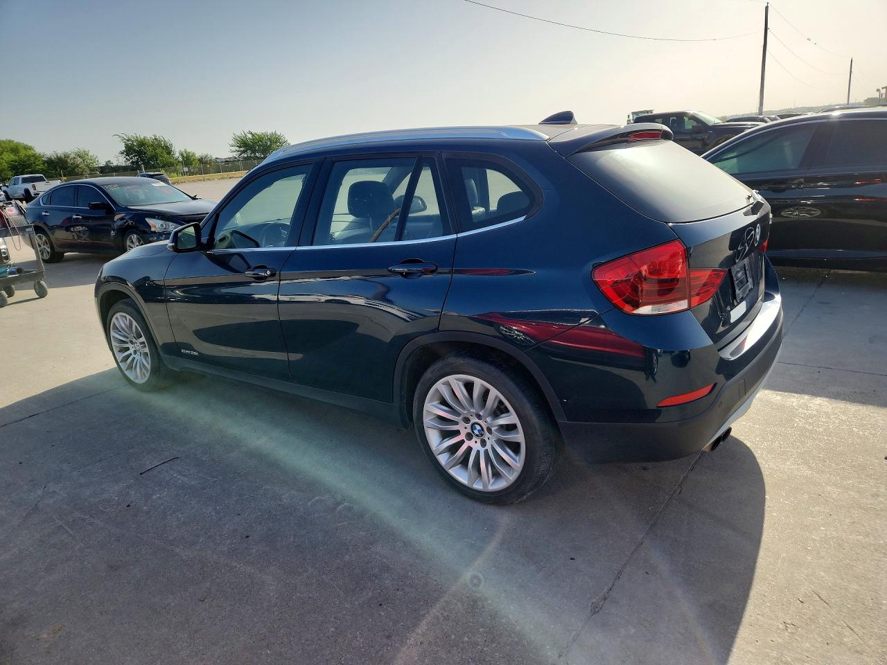 2015 Bmw X1 Sdrive28i Blue vin: WBAVM1C52FVZ93761