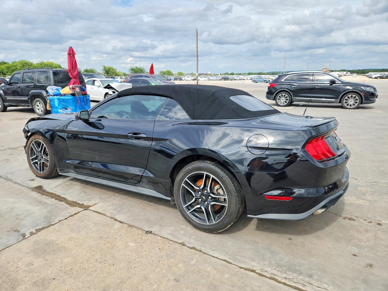 2022 Ford Mustang Black vin: 1FATP8UH7N5105397