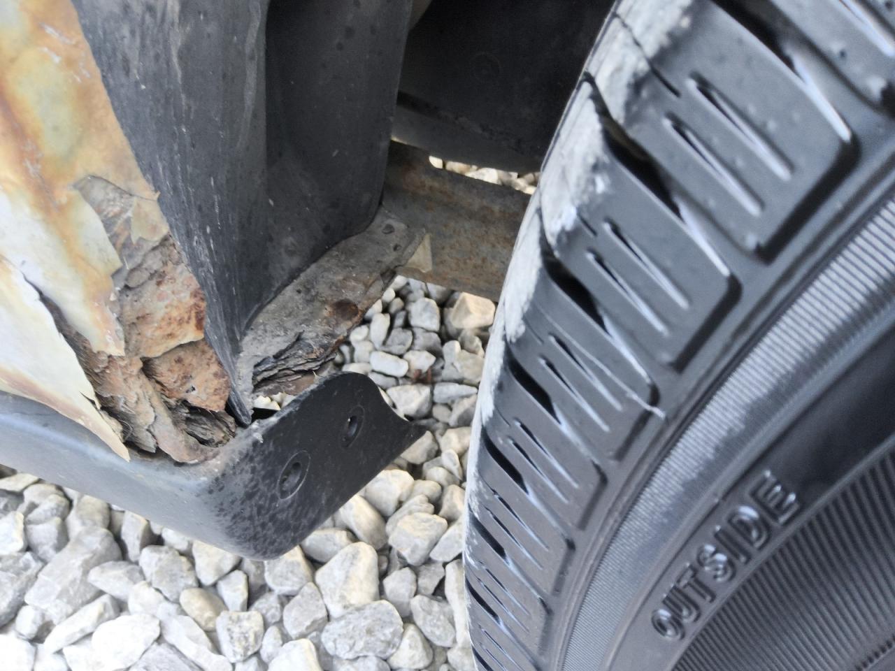 2010 Dodge Grand Caravan Se Серебряный vin: 2D4RN4DE7AR219554 Damage: Left Rocker Panel Molding, Broken, Replacement Required