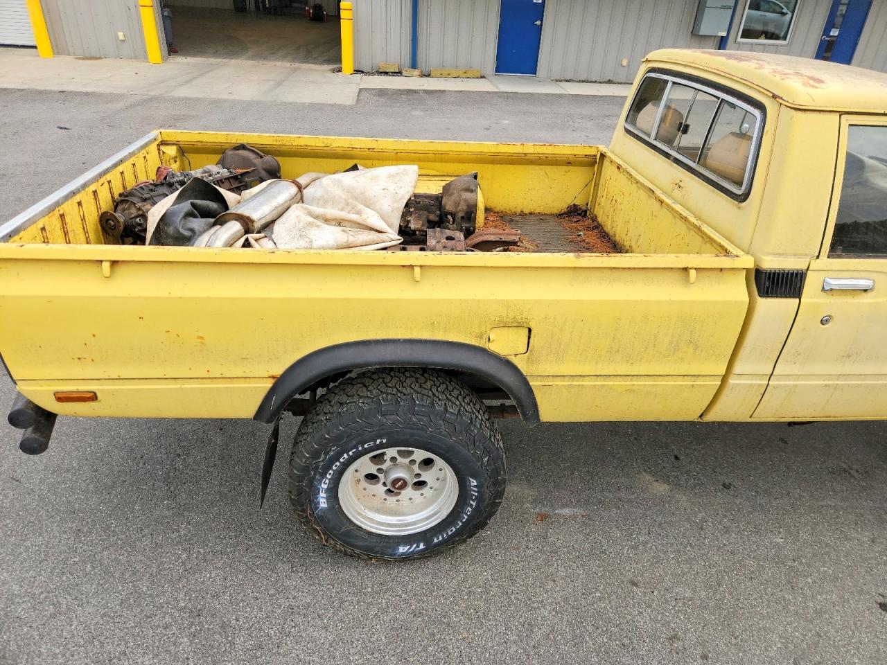 1979 Toyota Truck Yellow vin: RN4701394