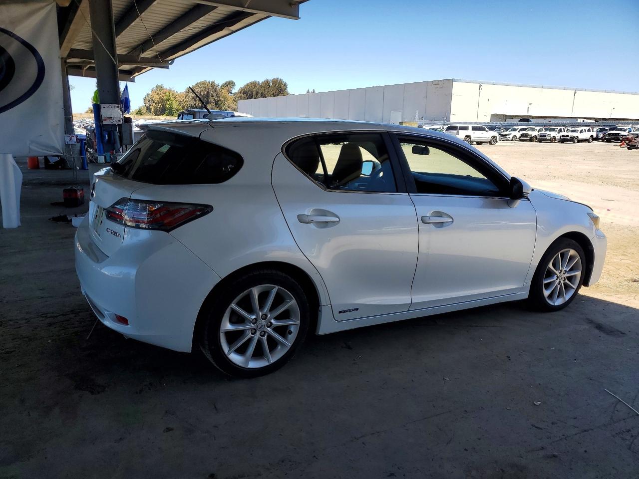2011 Lexus Ct 200 White vin: JTHKD5BH6B2030641