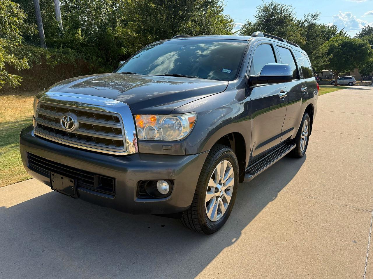 2012 Toyota Sequoia Platinum Gray vin: 5TDDW5G11CS071124