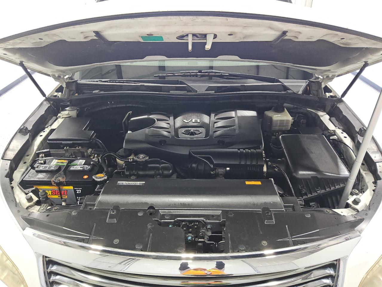 2012 Infiniti Qx56 Base White vin: JN8AZ2NE2C9023374 Damage: Oil, Low Fluid, Unacceptable