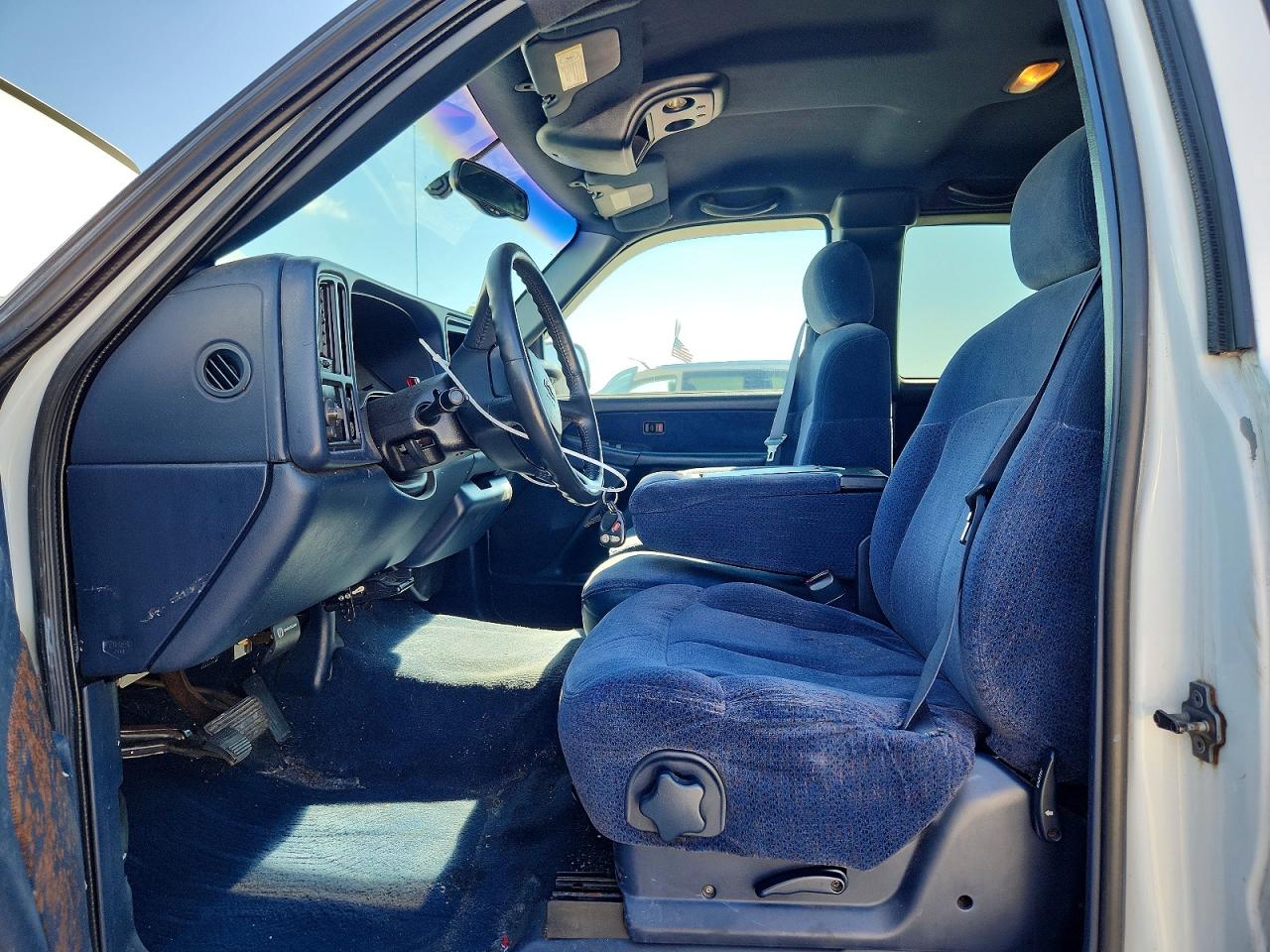 1999 Chevrolet Silverado C1500 White vin: 2GCEC19T9X1143690
