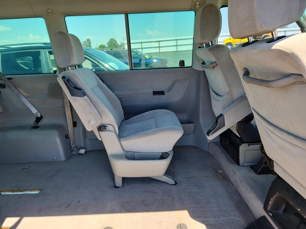 2002 Volkswagen Eurovan Gls White vin: WV2KB47082H066379
