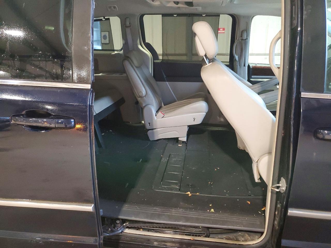 2010 Chrysler Town & Country Touring Plus Blue vin: 2A4RR8D14AR374434