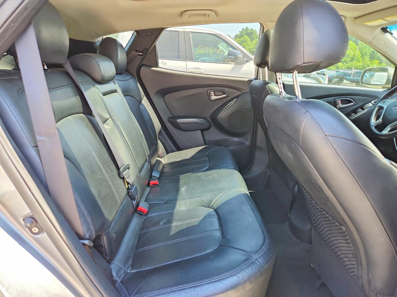 2012 Hyundai Tucson Limited Silver vin: KM8JUCAC0CU382719