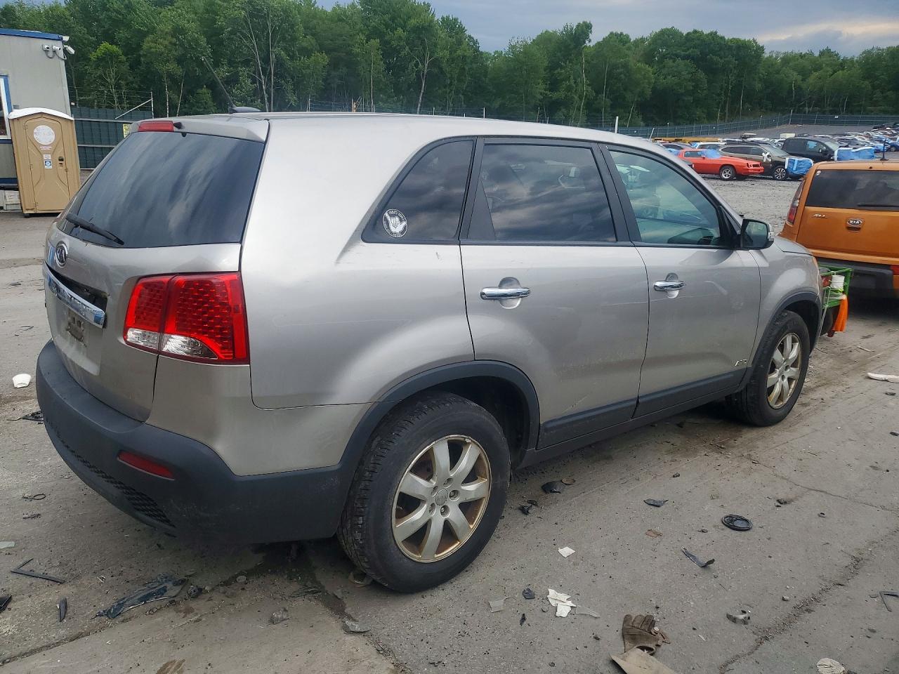 2013 Kia Sorento Lx Серебряный vin: 5XYKTDA63DG377044