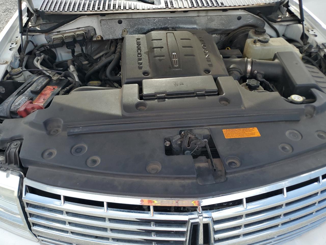 2009 Lincoln Navigator Белый vin: 5LMFU285X9EJ01470