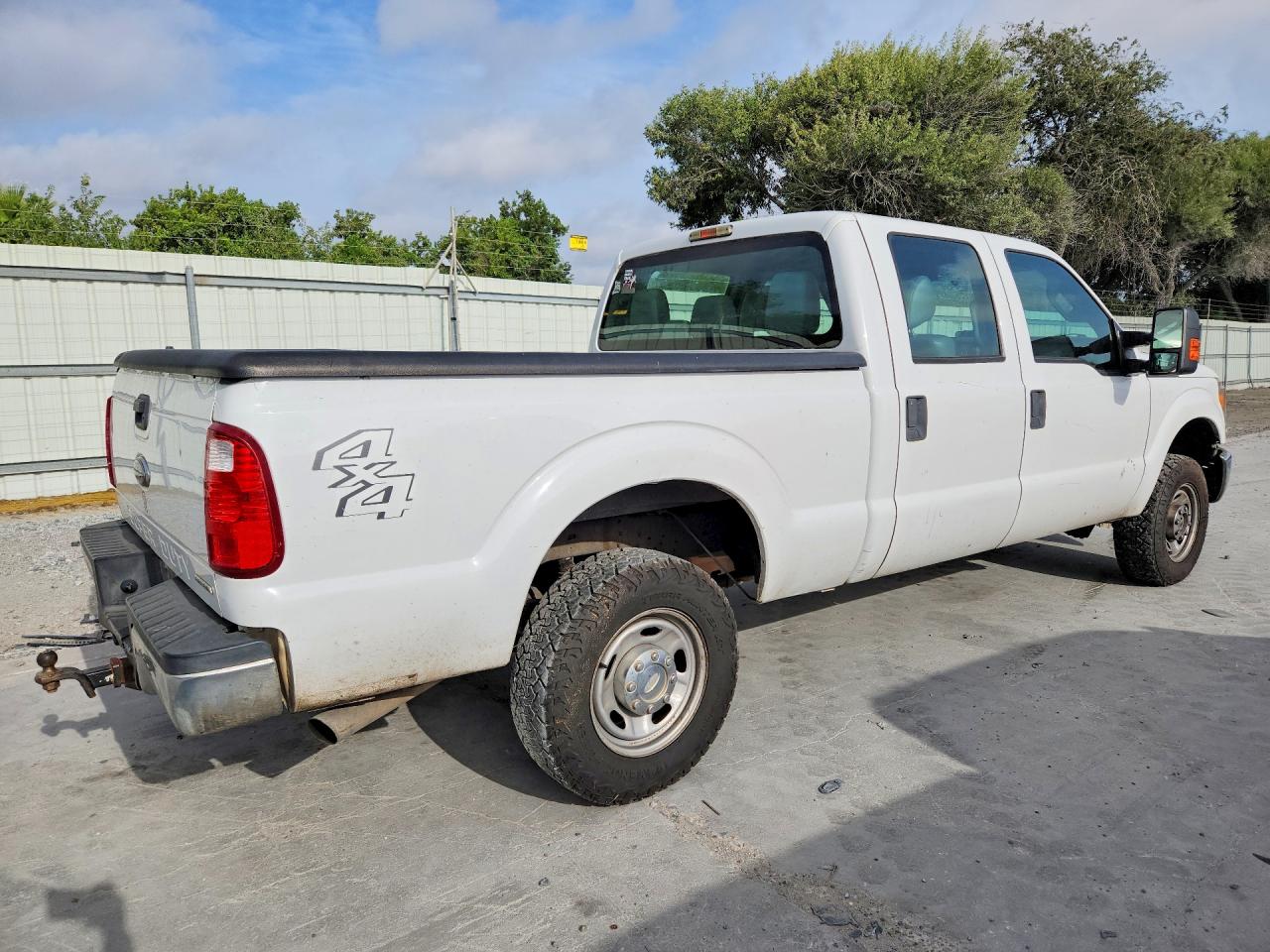 2014 Ford F250 Super Duty Белый vin: 1FT7W2B61EEA55321