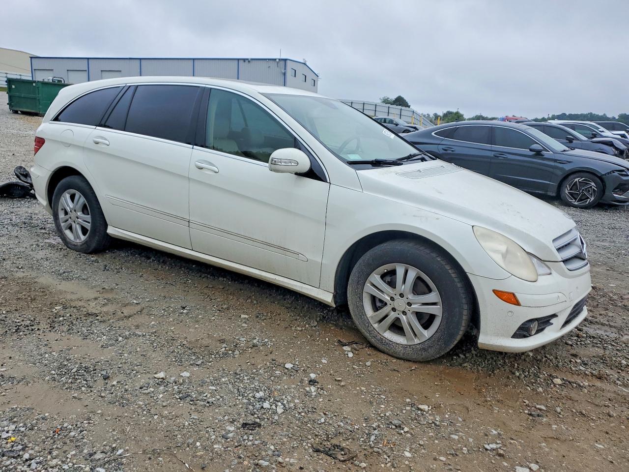 2008 Mercedes Benz R 350 White vin: 4JGCB56E88A081760