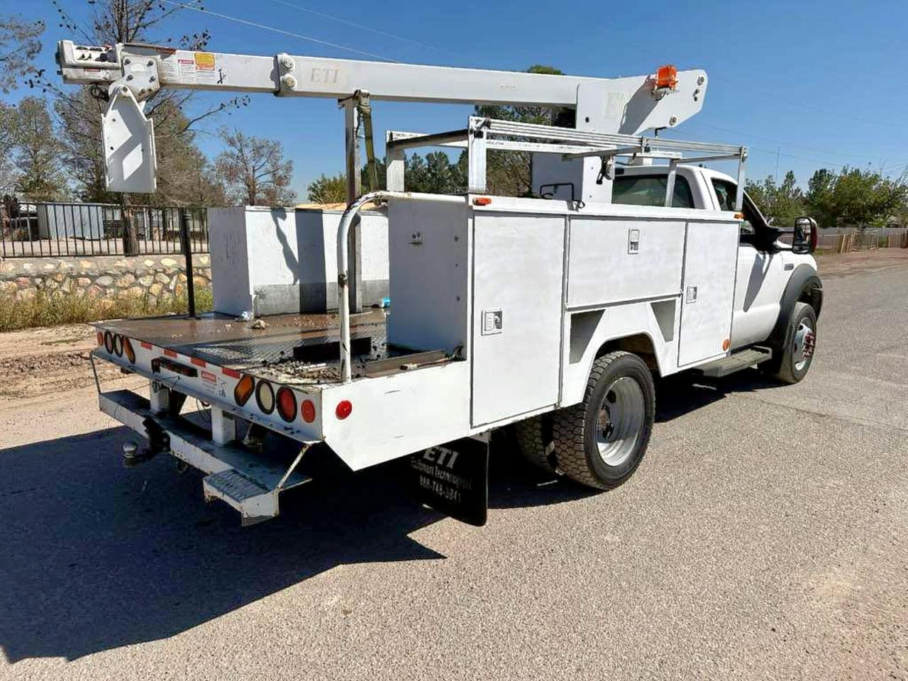 2006 Ford F450 Super Duty White vin: 1FDXF46Y36ED64938