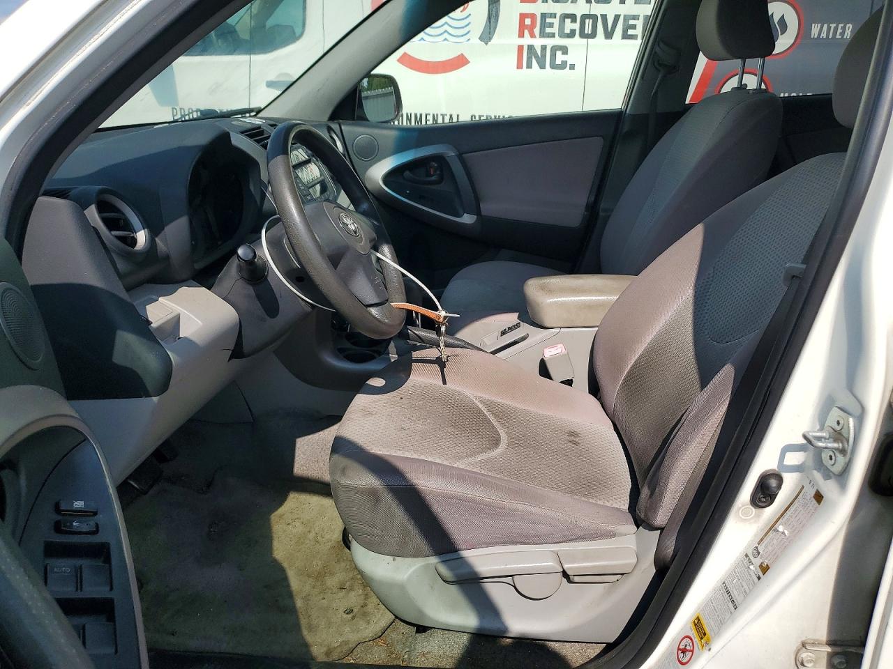 2007 Toyota Rav4 Base White vin: JTMBD33V376047276