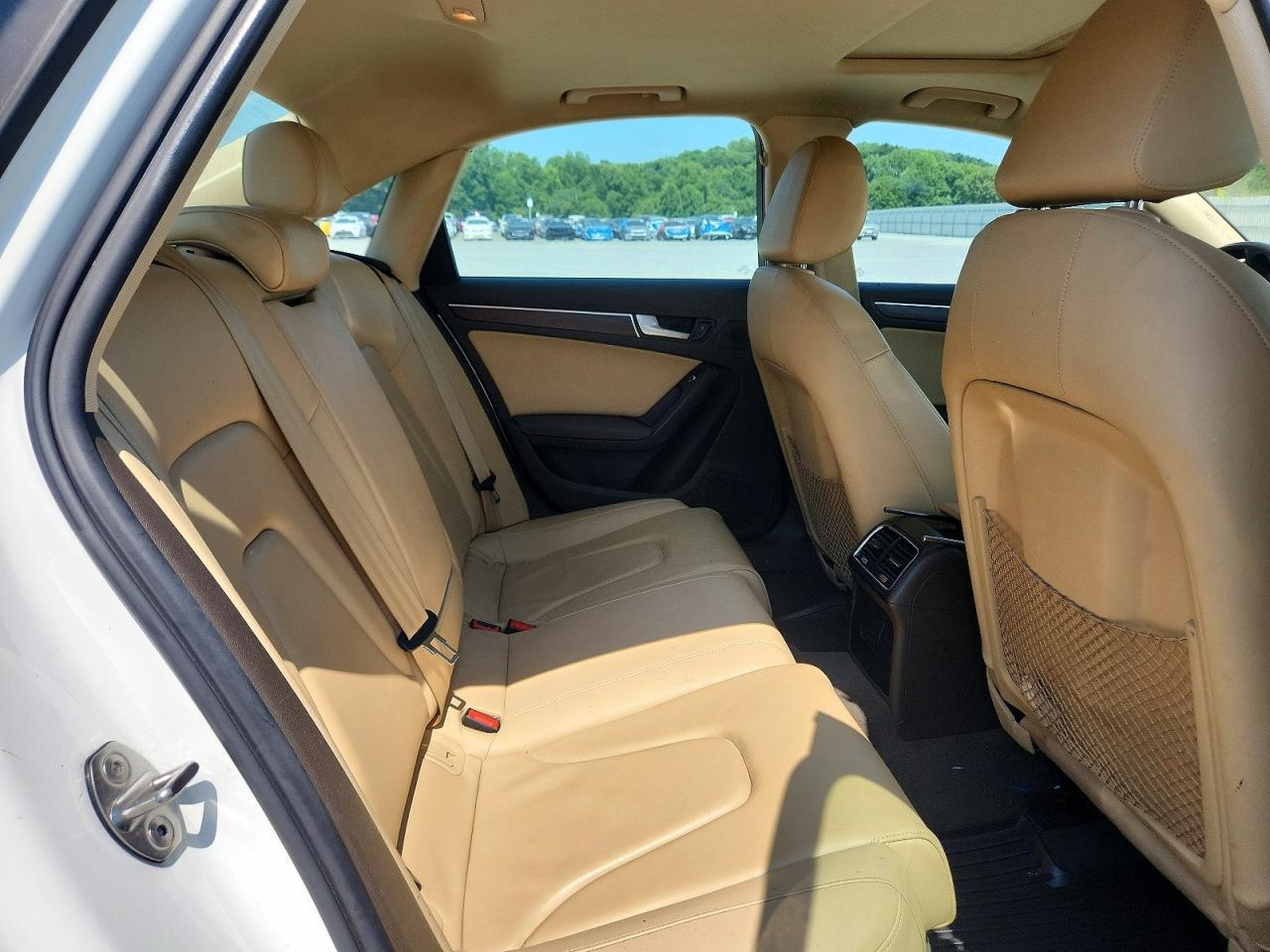 2014 Audi A4 Premium Plus Белый vin: WAUFFAFL6EN025301
