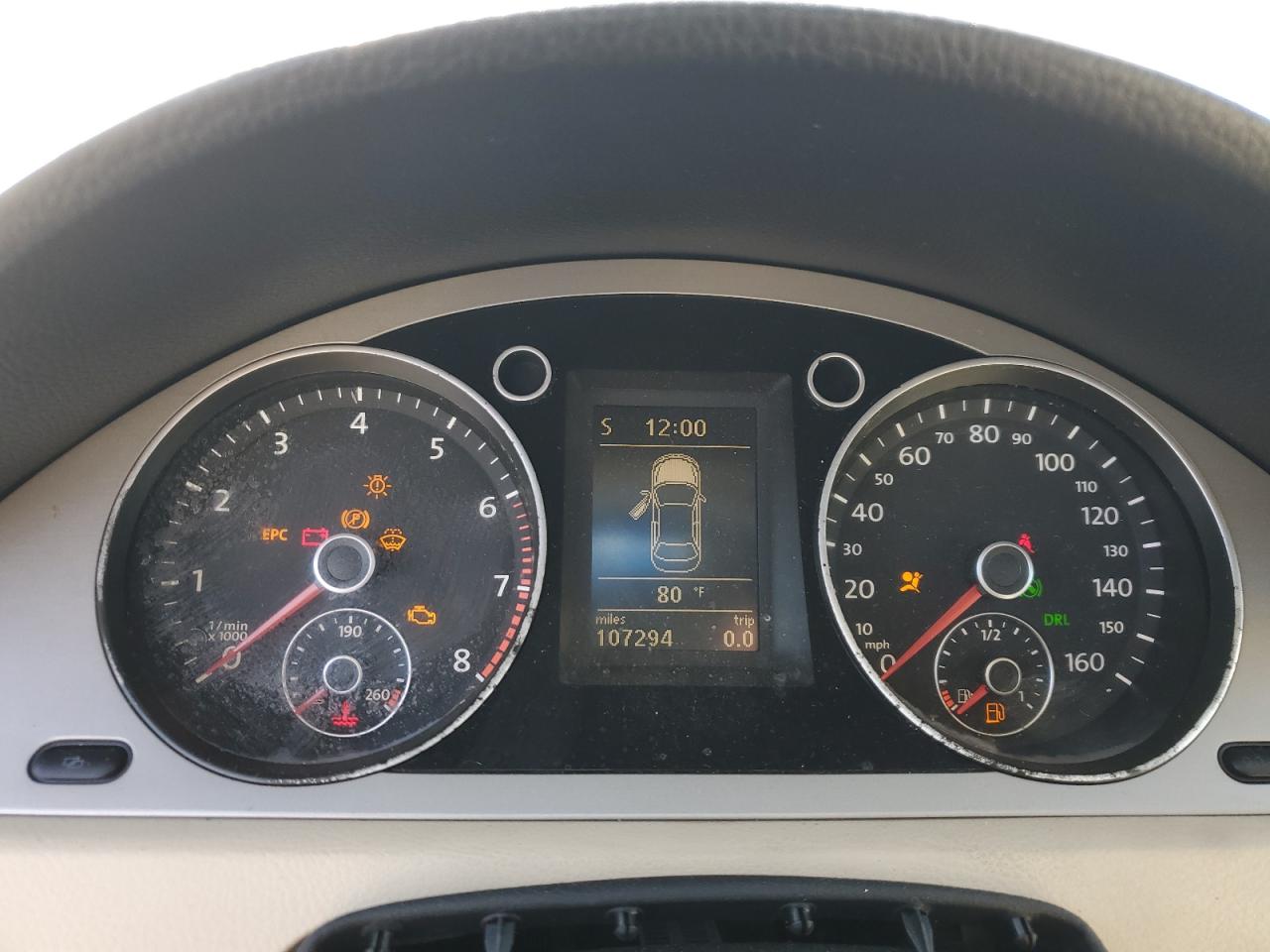 2010 Volkswagen Passat Komfort Silver vin: WVWJK7AN9AE148105