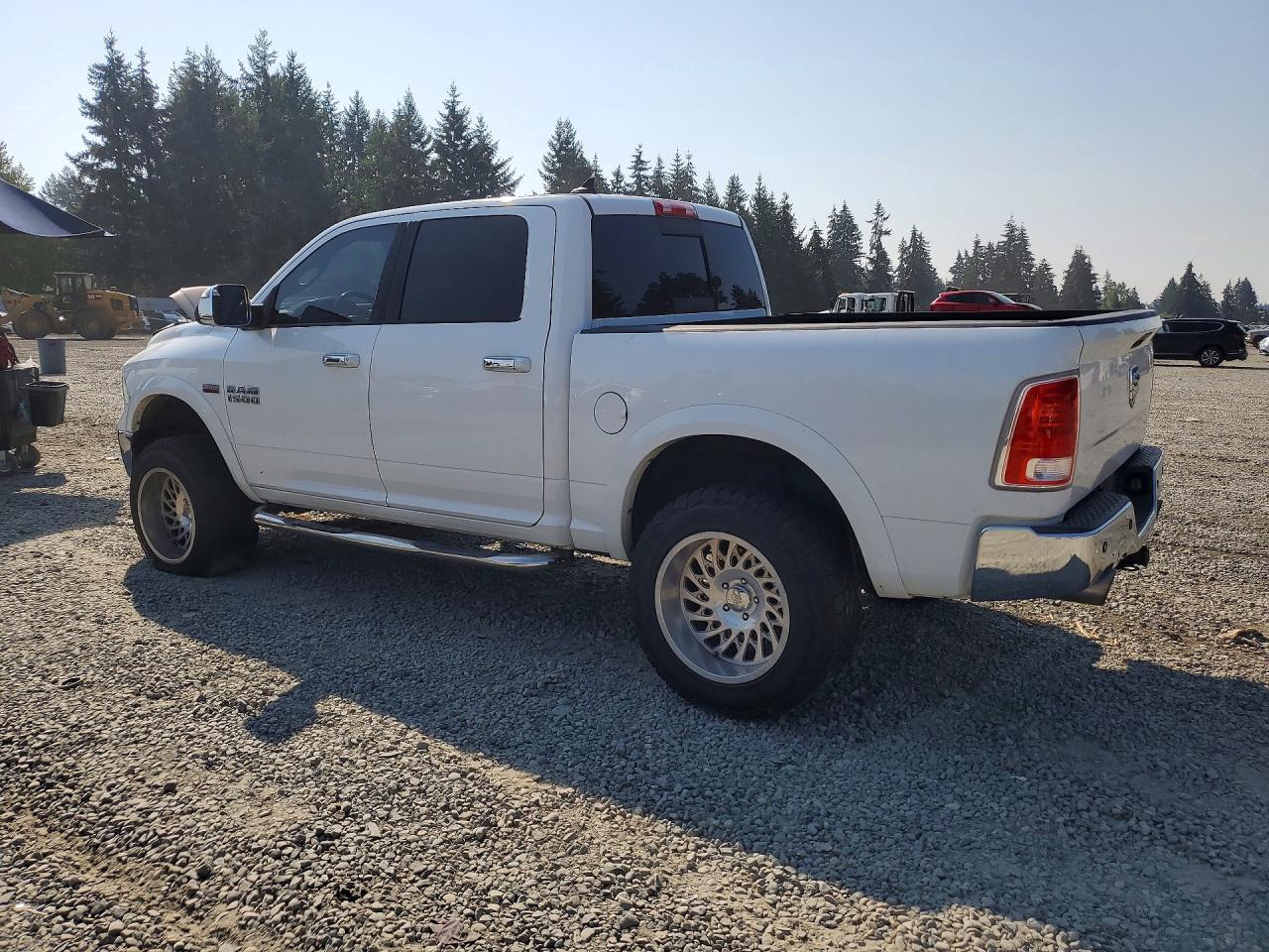 2013 Ram 1500 Laramie White vin: 1C6RR7NT8DS635431