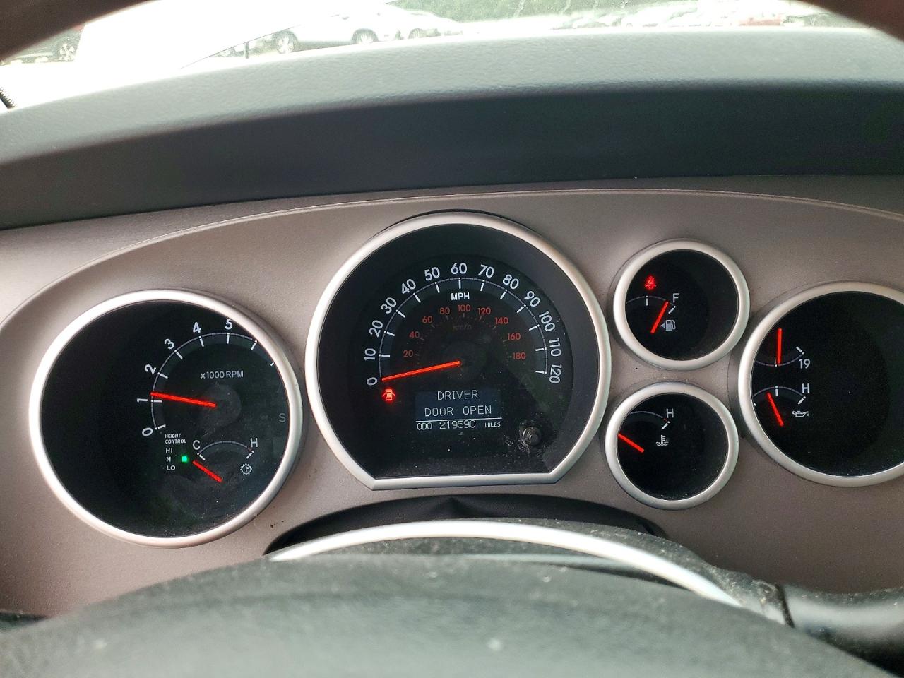 2011 Toyota Sequoia Platinum Silver vin: 5TDDY5G18BS049968